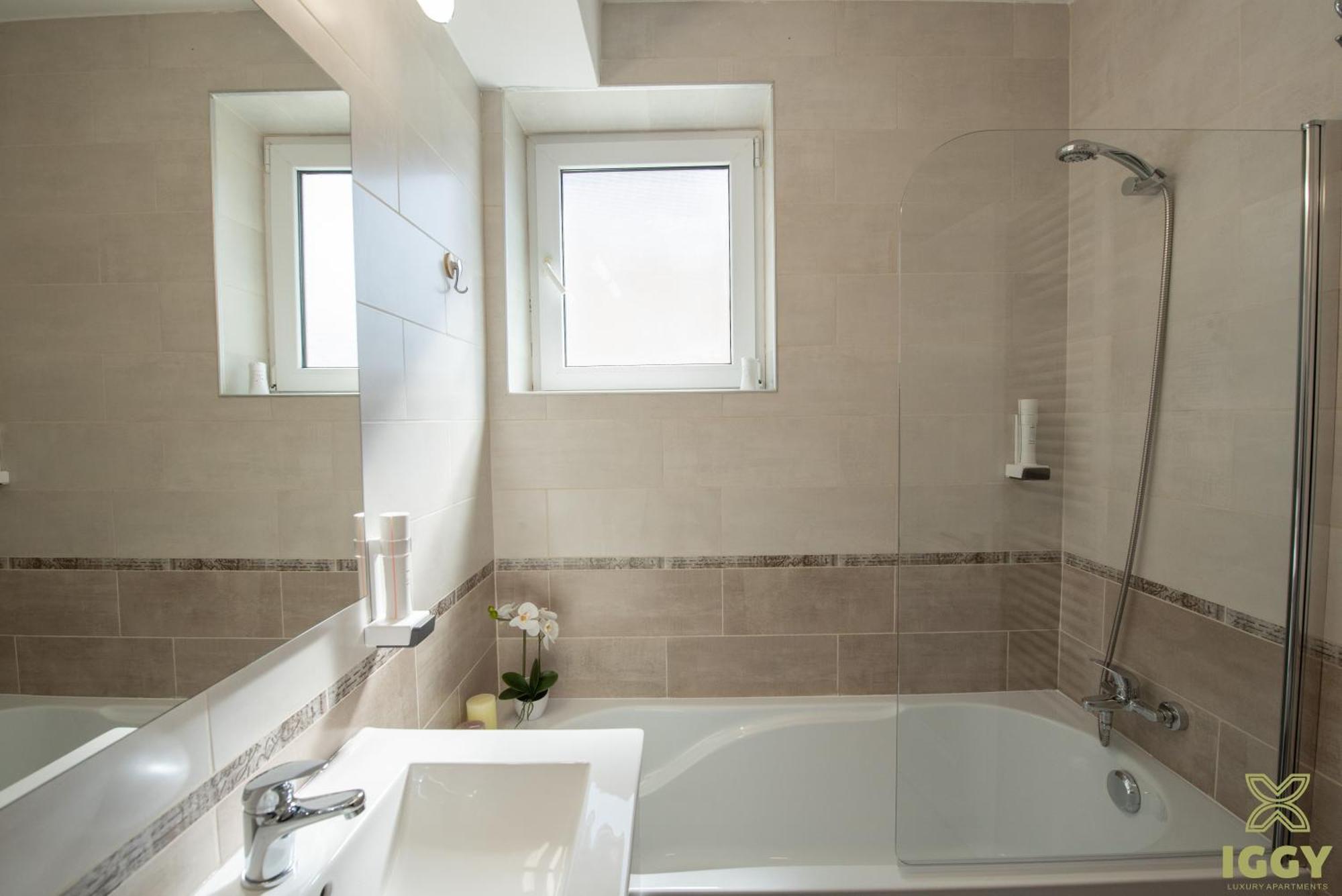 Iggy Premium Apartment Hunedoara Exteriör bild